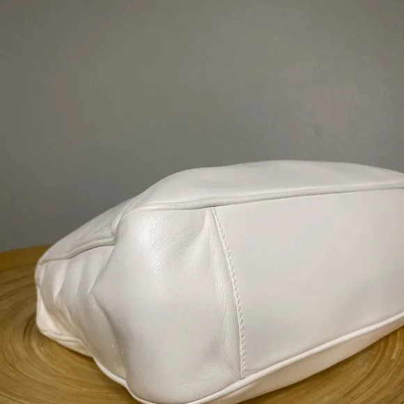 Prada White Tote Bag with Sleek Design - Picture 10 of 12